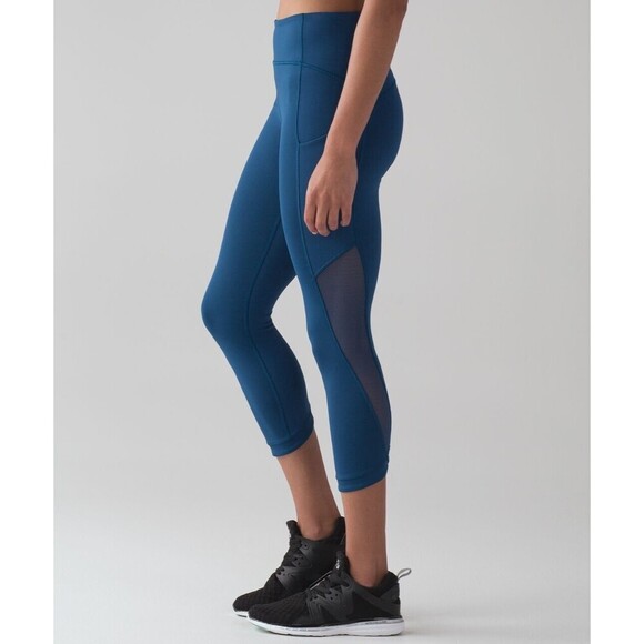 Lululemon Sole Training Crop Poseidon Size 4 - Picture 1 of 9
